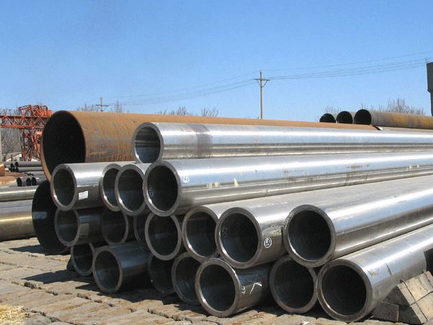 What is the difference between seamless steel pipe and seamed steel pipe?